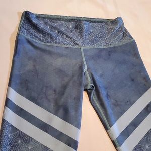 Inner Fire yoga leggings Silver Blue Grqy Stretchy With Stripe Design